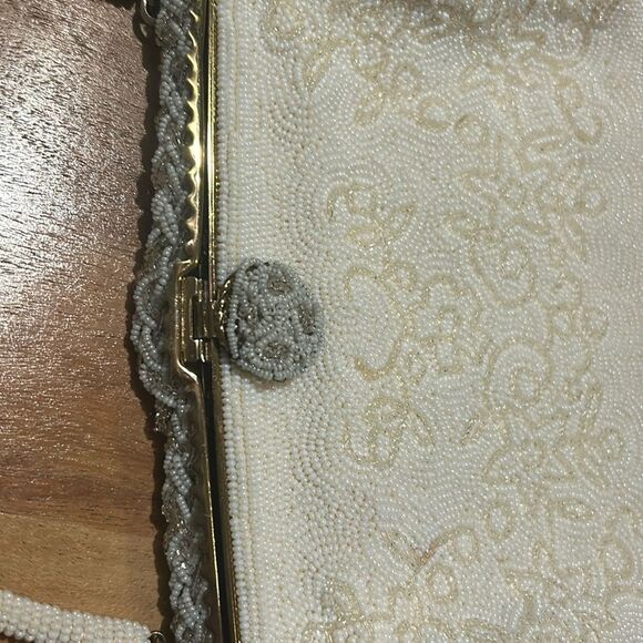 Vintage White Floral Beaded Purse - Picture 7 of 9